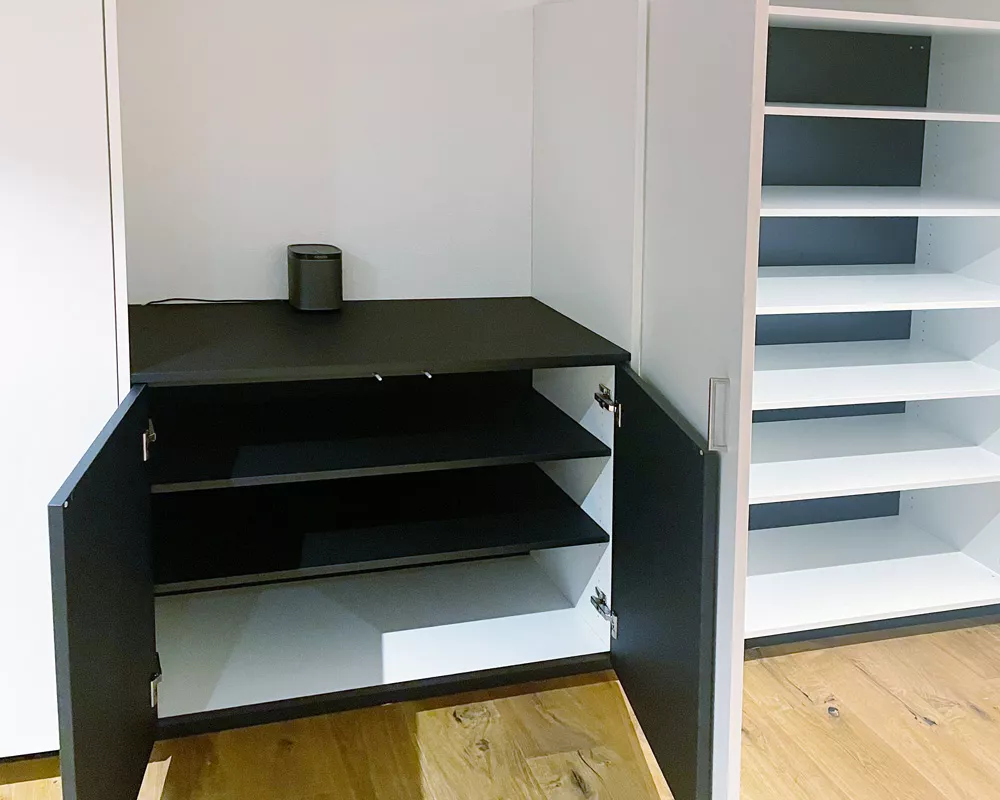moebelbau-kommode-zwischen-schraenke-1
